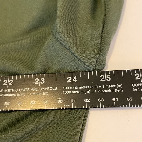 Fabletics women’s top three-quarter sleeves color is olive size extra large - Picture 5 of 9